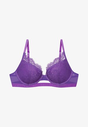 Lila Spitzen-BH mit durchsichtigen Mesh-Cups, verstellbaren Trägern und einem Logobund. Filigrane Spitzenkante und ein florales Muster auf den Cups.