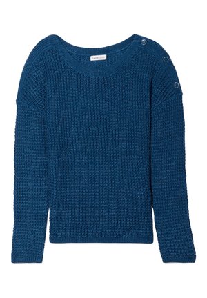 Pull en tricot bleu avec une coupe décontractée, col rond et manches longues. Présente des boutons décoratifs sur les épaules et un motif texturé.