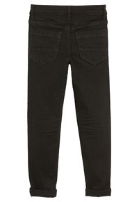 Čierne džíny z denimu s priliehavým strihom, s prevráteným lemom a dvoma zadnými vreckami. Tkanina je hladká s jemnou štruktúrou.