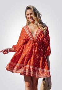 Cupshe VIBRANT BOHO PLUNGE TIE FRONT  - Freizeitkleid - red