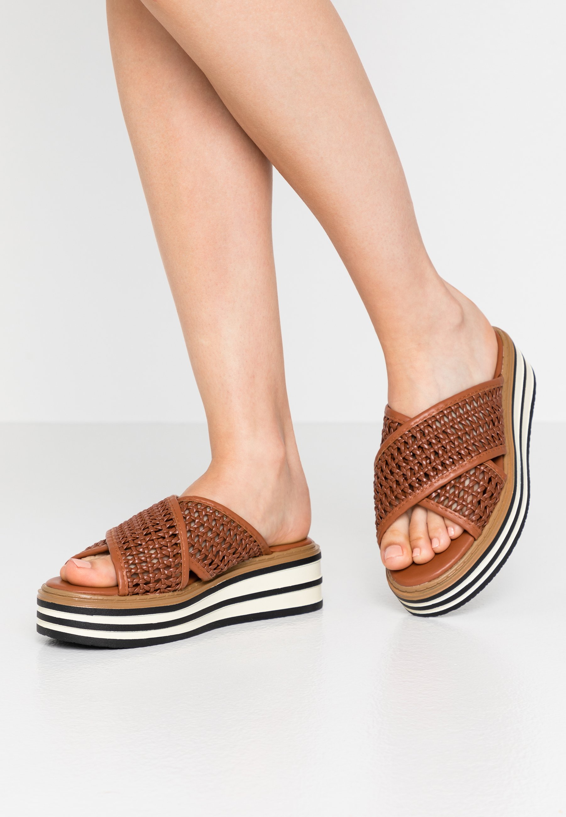 mules xti