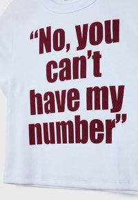 Stradivarius PLACEMENT - T-shirts print - mottled dark red
