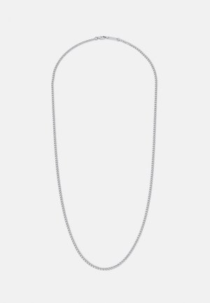 Collier à chaîne gourmette fine couleur argent avec fermeture à mousqueton, présenté sur un fond blanc uni.