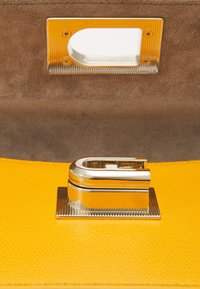 Furla MINI CROSSBODY - Borsa a tracolla - curcuma