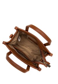 Borsa a mano in pelle marrone con due manici superiori, scomparto interno con zip e fodera in tessuto con un motivo a logo. Design compatto.