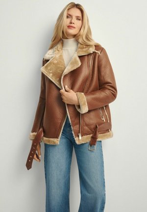 - Kurtka ze skóry ekologicznej