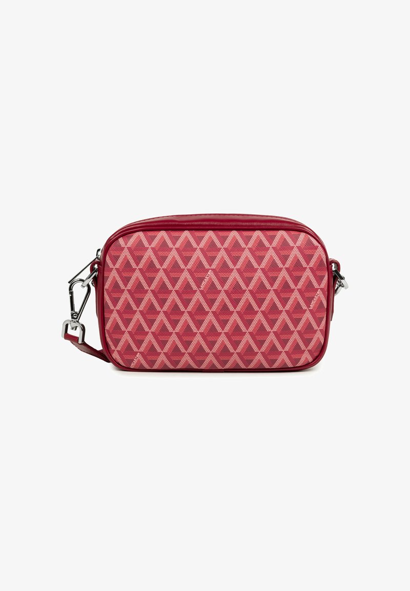 Sac bandoulière rectangulaire rouge avec un panneau avant à motifs dans des tons de rouge et de rose, fermoirs en métal argenté et une sangle réglable.