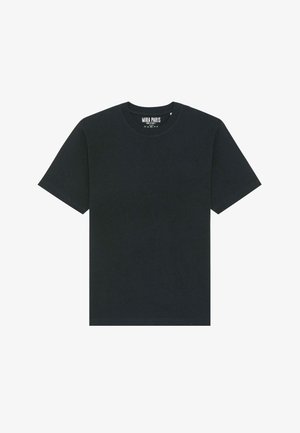 Must must t-särk ümmarguse kaeluse ja lühikeste varrukatega. Lihtne disain, nähtavaid mustreid või aksessuaare pole. Etikett kannab nime "MIRA PARIS."