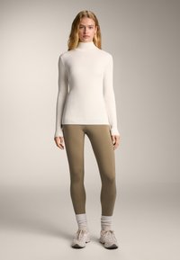 OYSHO Svetrík - stone