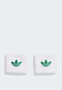 Witte badstof polsbandjes met een groen geborduurd bladdesign en strepen. Rechthoekige vorm met een zachte textuur.