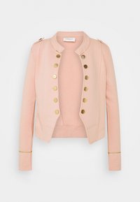 Veste rose au design court, boutons en métal doré et accents de finition dorés sur les manches. Fabriquée en matériau doux et texturé.
