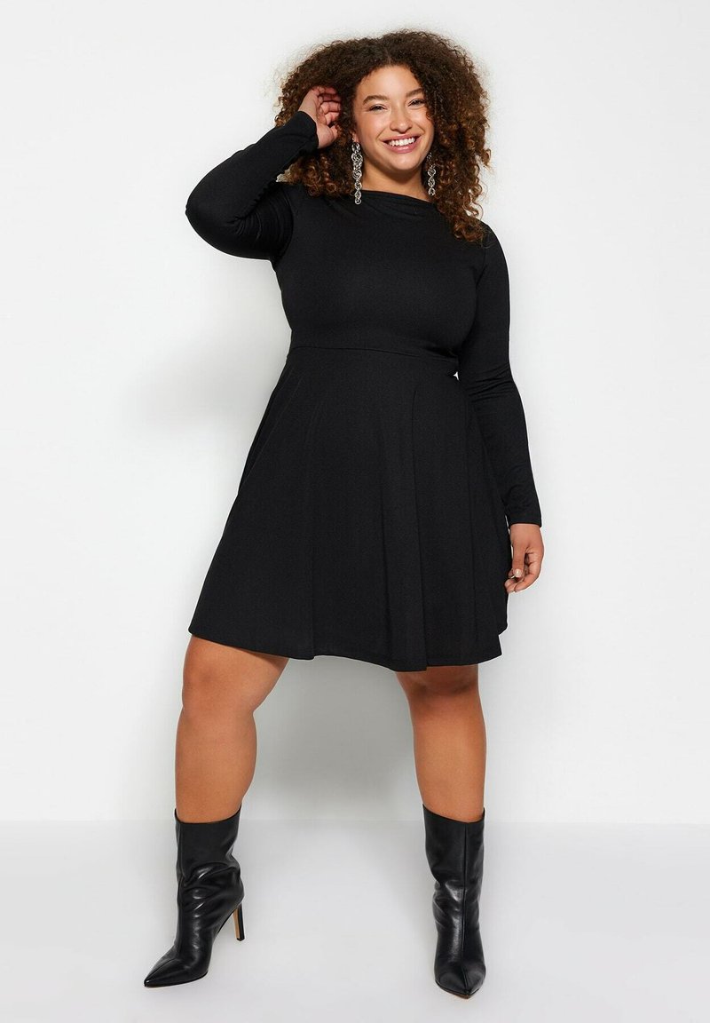Trendyol Curve Jurk zwart
