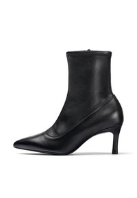 Stivaletti in pelle nera con punta affusolata, tacco sottile, texture liscia e design aderente che si estende sopra la caviglia.