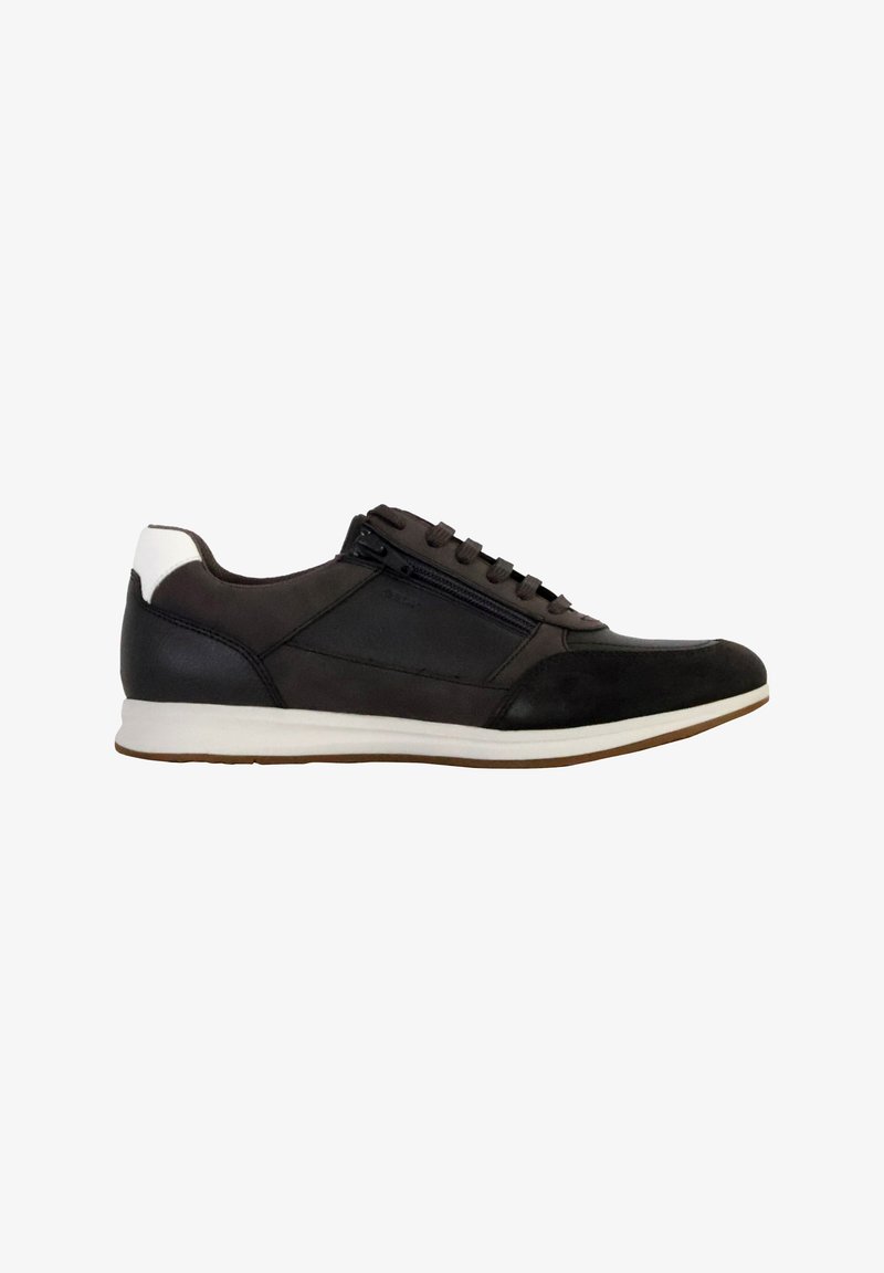 Schwarze Sneaker aus strukturiertem Leder und Wildlederakzenten. Verfügt über eine weiße Fersenkappe und einen seitlichen Reißverschluss. Gummisohle. Klassisches sportliches Design.