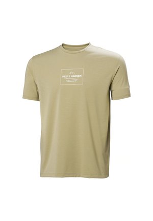 Olivově zelené tričko s krátkým rukávem vyrobené z měkkého materiálu, s bílým obdélníkovým logem a textem „Helly Hansen“ na přední straně.