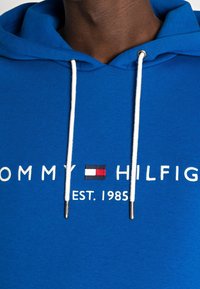 Tommy Hilfiger Jersey con capucha - royal blue