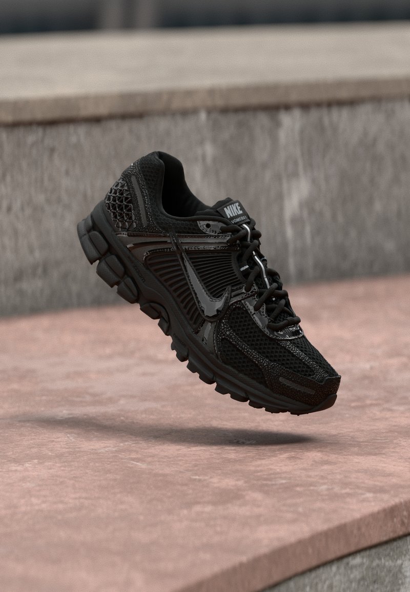ZOOM VOMERO 5 SE black/metallic silver-coloured/anthracite/white/black