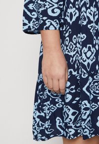ONLY Carmakoma CARMARRAKESH LIFE 3/4 TUNIC DRESS - Dnevna haljina - naval academy/clear sky