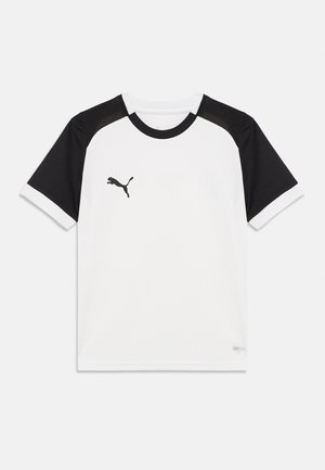 Balti sportiniai marškinėliai su juodomis rankovėmis ir pečiais, juodas apvalus kaklas, „Puma“ logotipas kairėje krūtinės pusėje ir tekstas „DryCell“ prie apatinės kraštinės.