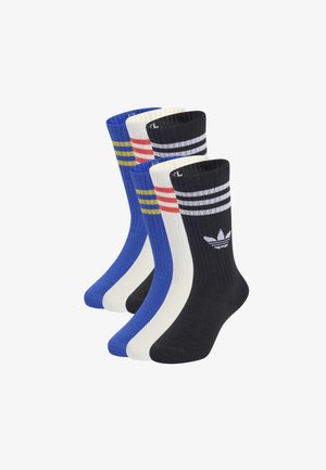 Fünf Paar Adidas Crew-Socken in Schwarz mit weißen Streifen und Logo, Weiß mit roten Streifen und Blau mit gelben Streifen.