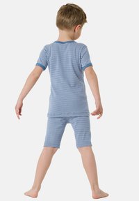 Modré a bílé pruhované body s krátkým rukávem a odpovídajícími šortkami, bavlněný materiál, jednoduchý design, přiléhavý střih.