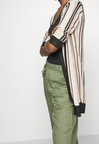 Desigual Kofta - beige