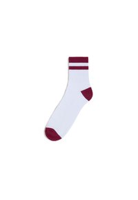 Weißer Socken mit einem gerippten oberen Teil, zwei bordo Streifen, einem bordo Fersen- und Zehenakzent. Schmeichelnde Textur mit einer standardmäßigen Crew-Länge.