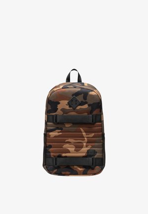 Zaino mimetico con tessuto imbottito. Dotato di cinghie nere e decorazione a forma di diamante nella parte superiore. Forma rettangolare con superficie strutturata.