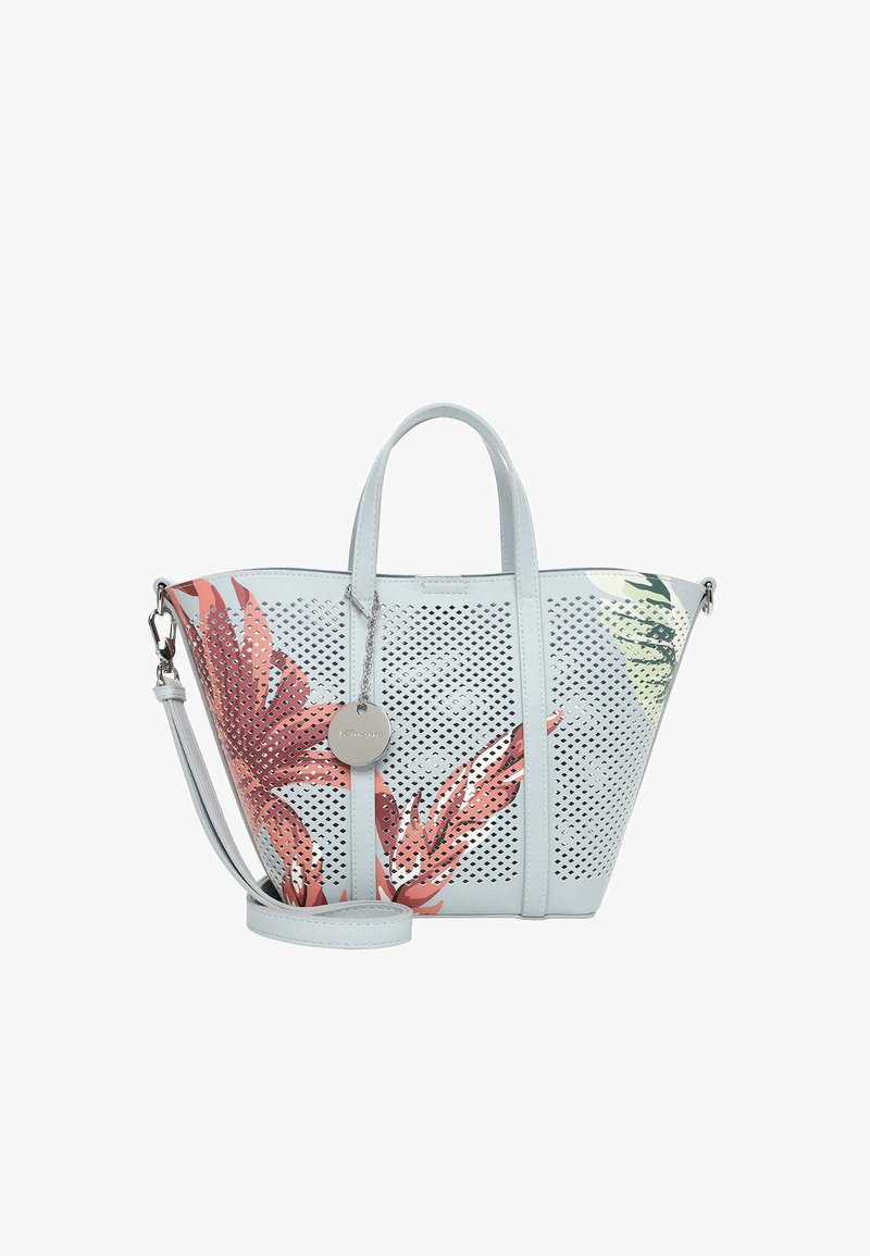 Bolso tote azul claro perforado con estampado floral en rosa y verde, dos asas, una correa larga y una etiqueta redonda de logo plateado.