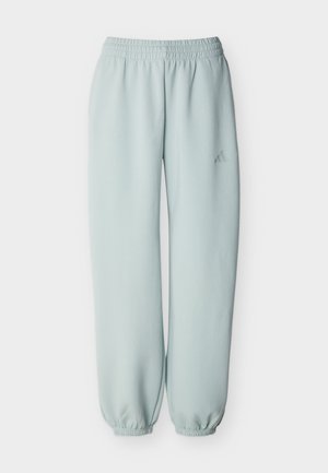 Ανοιχτό μπλε ελαστικό παντελόνι φόρμας με λάστιχο στη μέση και στους αστραγάλους, με διακριτικό λογότυπο στο δεξί μηρό, παρουσιάζεται σε απλό φόντο.
