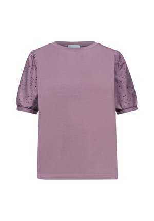 Haut court lavande avec corps lisse et manches en dentelle broderie anglaise bouffantes, comprenant un col rond et des poignets aux extrémités des manches.