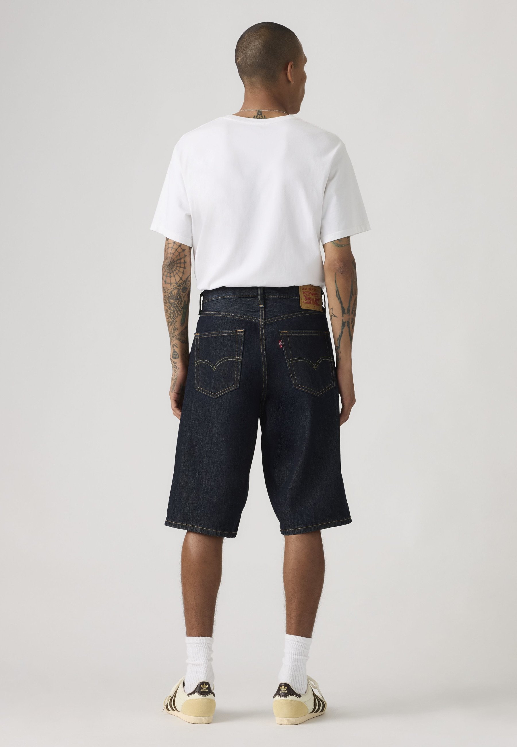 Levi's® 470® BAGGY SHORTS - Denim shorts - rinse ruler/dark-blue