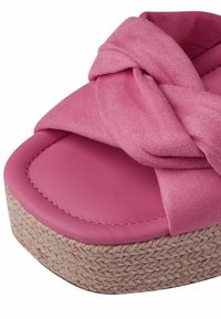 Tamaris Sandali z visoko peto - candy