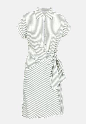 Φόρεμα με κουμπιά και κοντά μανίκια, με λευκές και ανοιχτογκρι κάθετες ρίγες, γιακά και λεπτομέρεια δεσίματος στη μέση στο πλάι.