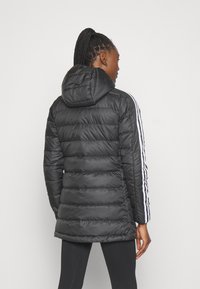 adidas Sportswear ESS 3S L D HP - Kaput ispunjen paperjem - black