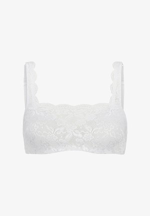 Vit spets-bh med scallopade kanter, breda remmar, blommönster och en slät underdel. Mjuk material, sömlös design för komfort.