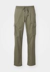 PANTS - Pantalones cargo - pistachio