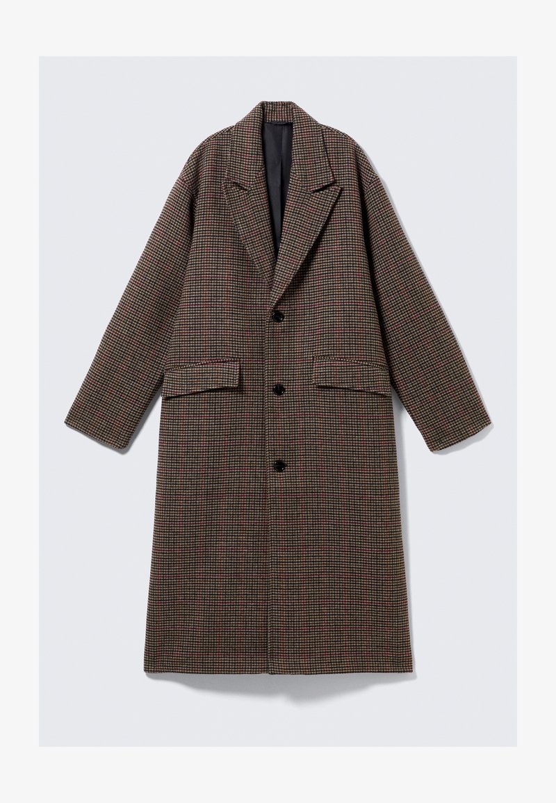 Manteau long à carreaux marron avec doublure noire, trois boutons noirs, revers larges et deux poches plaquées à l'avant, présenté à plat sur fond blanc.