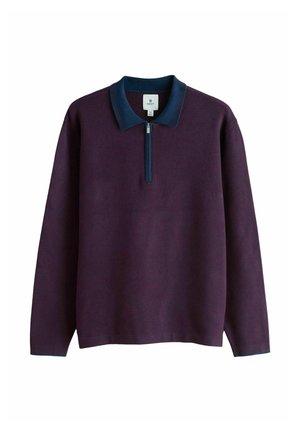 Långärmad mörklila pullover med marinblå krage och kvartszipsstängning, enkel design och ledig passform.