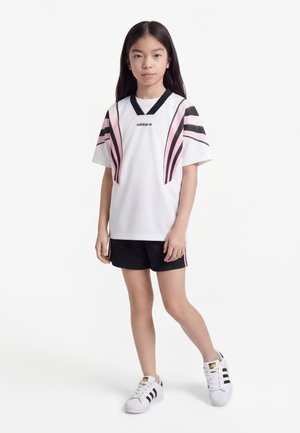 adidas Originals LOOSE BATWING SANTIAGO JUNIOR UNISEX - Tricou cu imprimeu - white/bliss pink