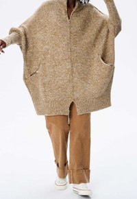 blue shadow Kofta - light brown