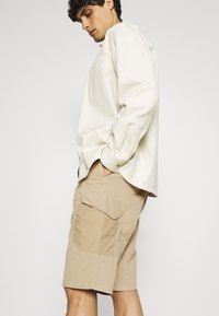 s.Oliver BERMUDA - Calções - beige