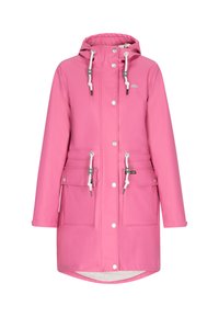 Giacca impermeabile rosa con cappuccio, accessori in argento, cordini regolabili, tasche frontali e orlo posteriore leggermente allungato.
