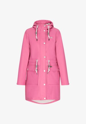 Roze waterdichte jas met een capuchon, zilverkleurige hardware, verstelbare koorden, voorzakken en een licht verlengde achterkant.