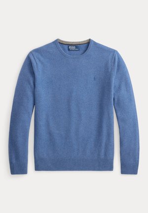 Pull bleu manches longues à col rond, poignets et bas côtelés, petit logo brodé sur la poitrine et étiquette Polo by Ralph Lauren à l’intérieur du col.