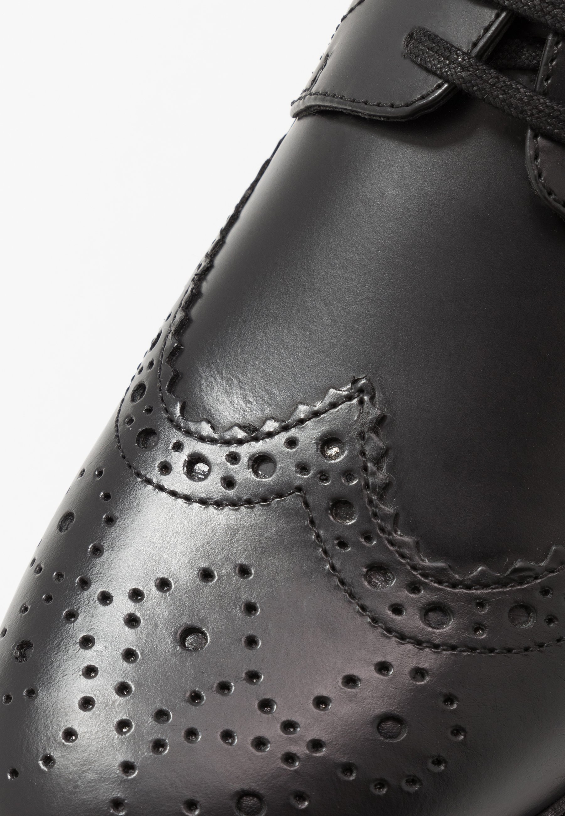 Walk London Sean Longwing Brogue Shoe - Black