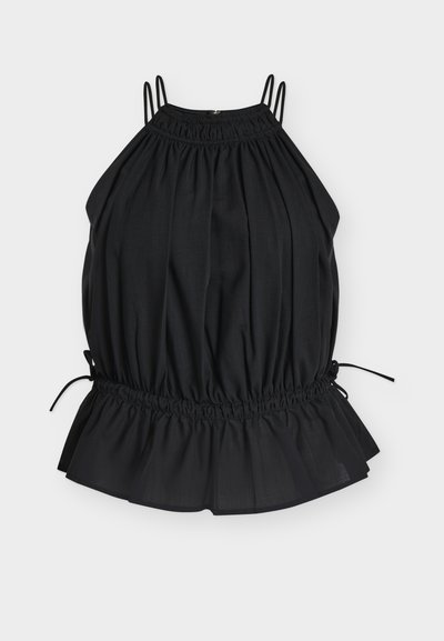 Μαύρη αμάνικη μπλούζα με διπλές λεπτές τιράντες, σούρες στο ντεκολτέ, σφικτή μέση με πλαϊνά κορδόνια και βολάν στο τελείωμα.