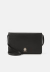 DISTINCT TRAVEL WALLET - Wallet - black