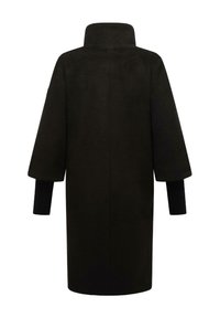 Zwarte oversized jas gemaakt van zachte, gestructureerde stof. Voorzien van een hoge kraag, brede mouwen en een rechte, knielange snit.
