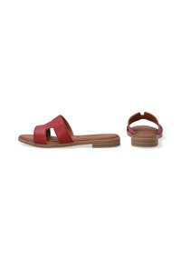 Røde lædersandaler med slidestykke og udsnitdesign, flad tan-sål og minimalistisk stil. Bagsiden har en let bue, hvilket sikrer komfort.